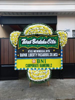 Papan Bunga Duka di Kayu Bongkok