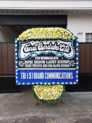 Papan Bunga Duka di Kayu Bongkok